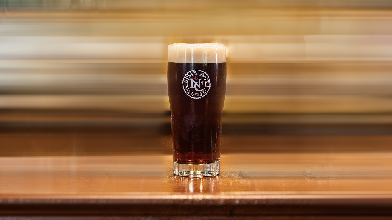 a dark amber colored pour of north coast brewing's Laguna Baja